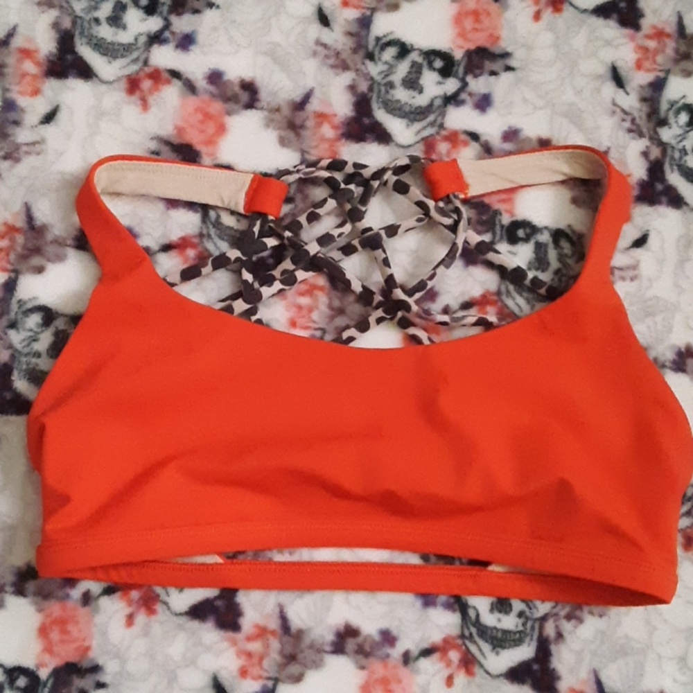 Lululemon sports bra size 4